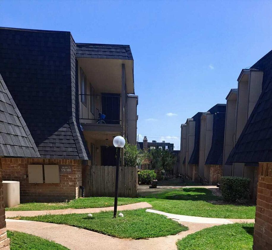 Pine Arbor, Houston, TX